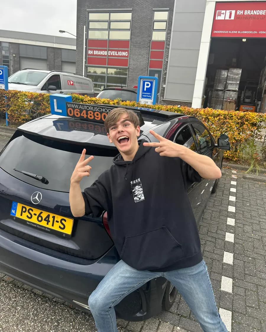 Geslaagde leerling met Autorijschool Proeve